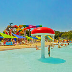 Children ejoying spalsh zone at Massanutten outdoor water park